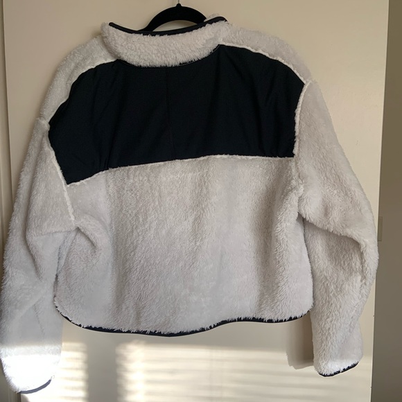 Women’s Nike Cropped Pullover - Picture 5 of 5